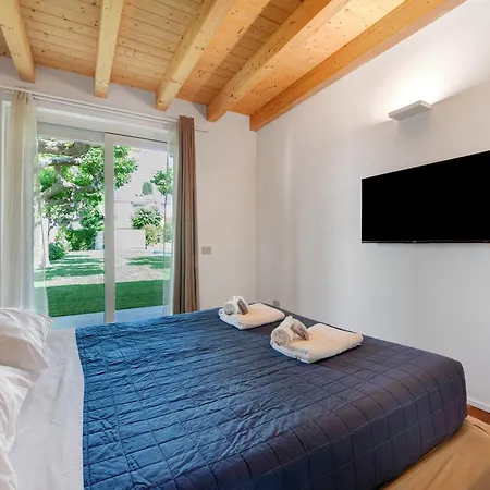 Villa Carlotta - Porto Portese Villa *